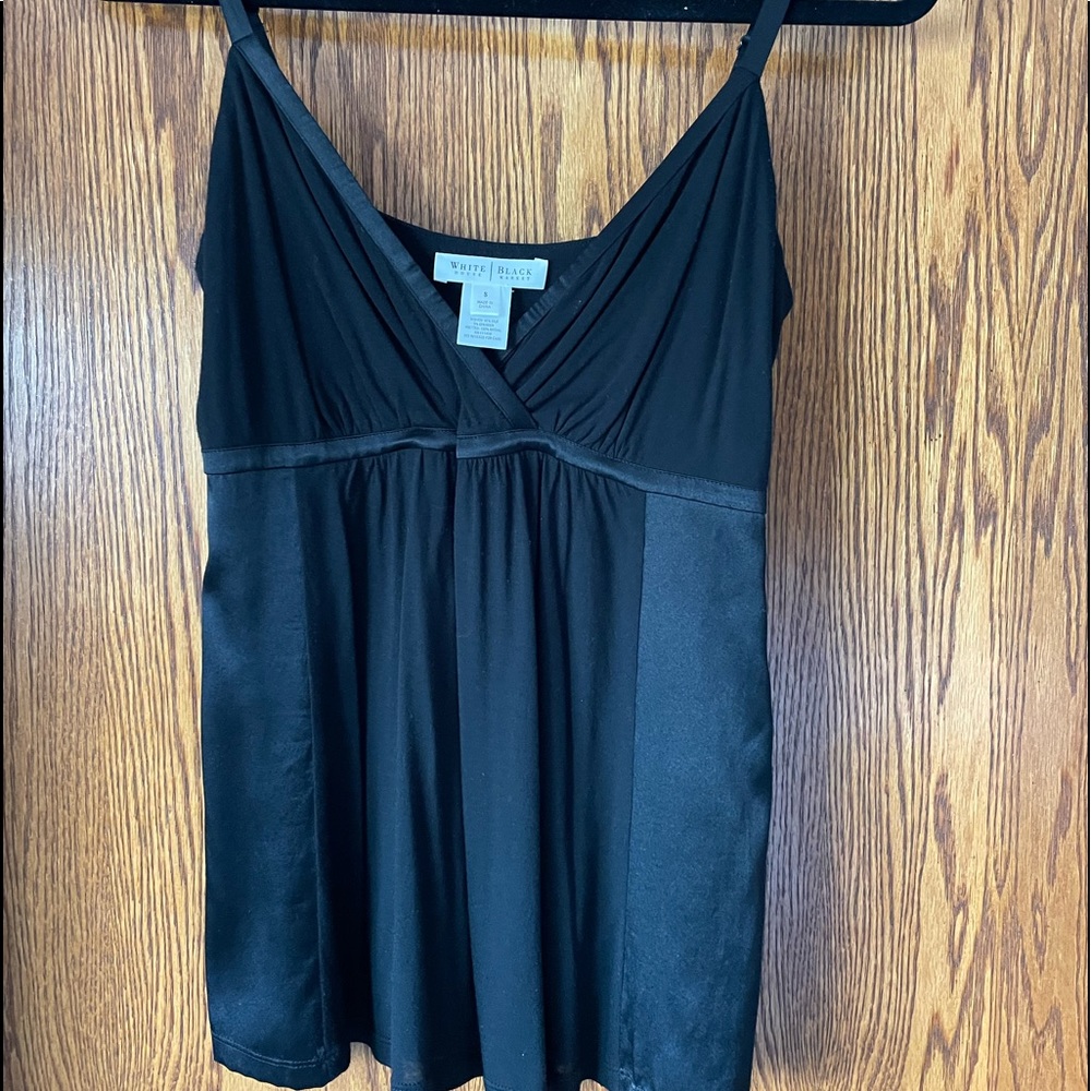 White House/Black Market sleeveless ladies top